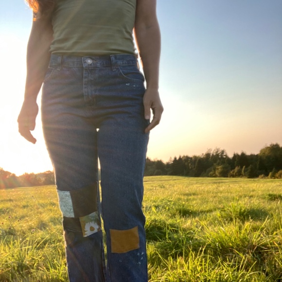 Patched Ladies Levis Relaxed high waist jeans. - Picture 3 of 11